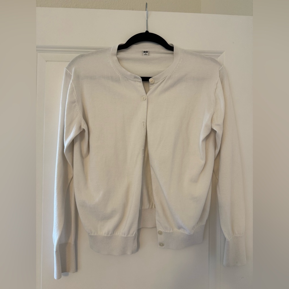 🛍️ 3/$25 Uniqlo white cardigan size S